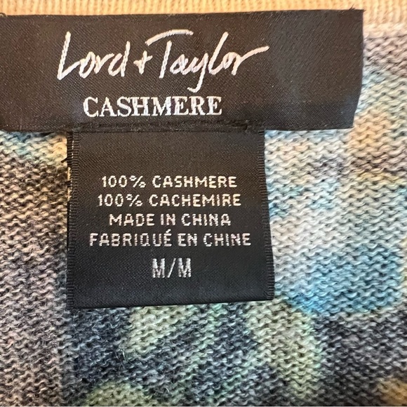 100% Cashmere Floral Black Sweater - Picture 2 of 7